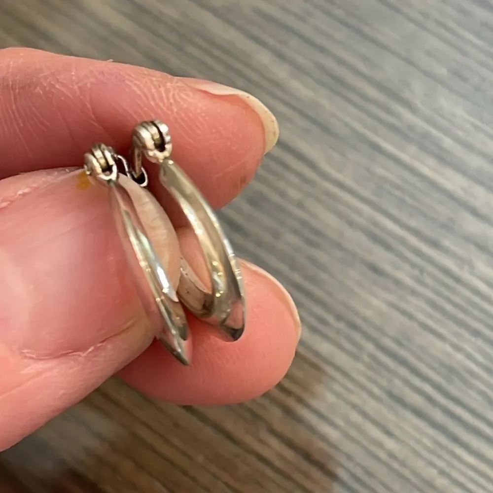 Vintage Sterling Silver Small Puffy Hoop Earrings